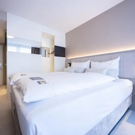 Kronjuwel By Bright - Neu Renoviert - Newly Renovated Hotel Waldkirch