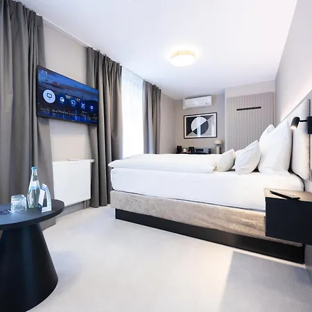Kronjuwel By Bright - Neu Renoviert - Newly Renovated Hotel Waldkirch