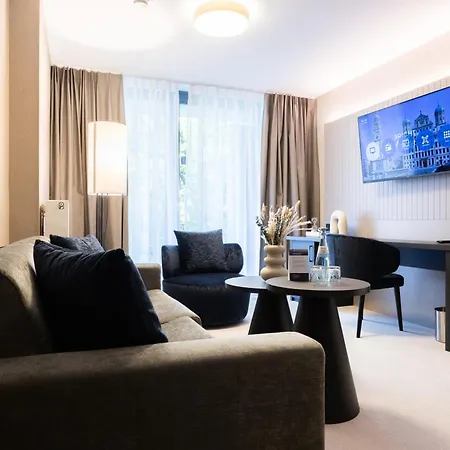 Kronjuwel By Bright - Neu Renoviert - Newly Renovated Hotel Waldkirch